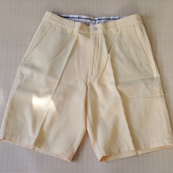 ★Ashworth Men's Yelloe Shorts - Picture 2 of 6